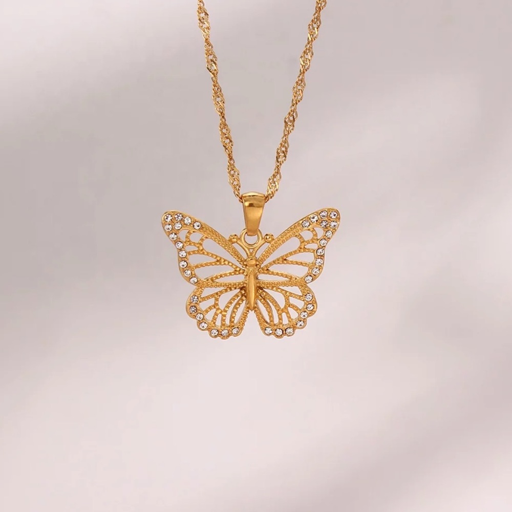 New Butterfly 18K Gold Hollow Out Pendant Necklace, nice Necklace, cute Necklace - Picture 5 of 6